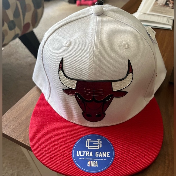 White and Red Cap Chicago Bulls - Picture 1 of 5